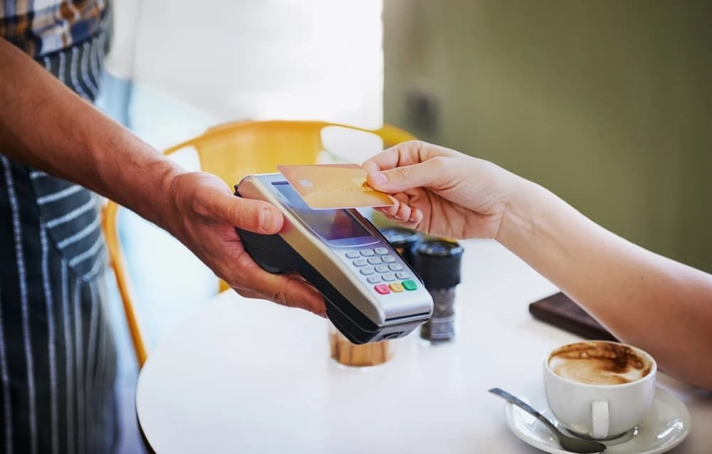Instant Approval Credit Cards: What to Know If You Have Bad Credit or a Credit Score in the 500s